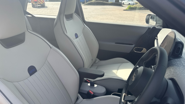 MINI Cooper 135kW E Exclusive [Level 1] 41kWh 3dr Auto Electric Hatchback